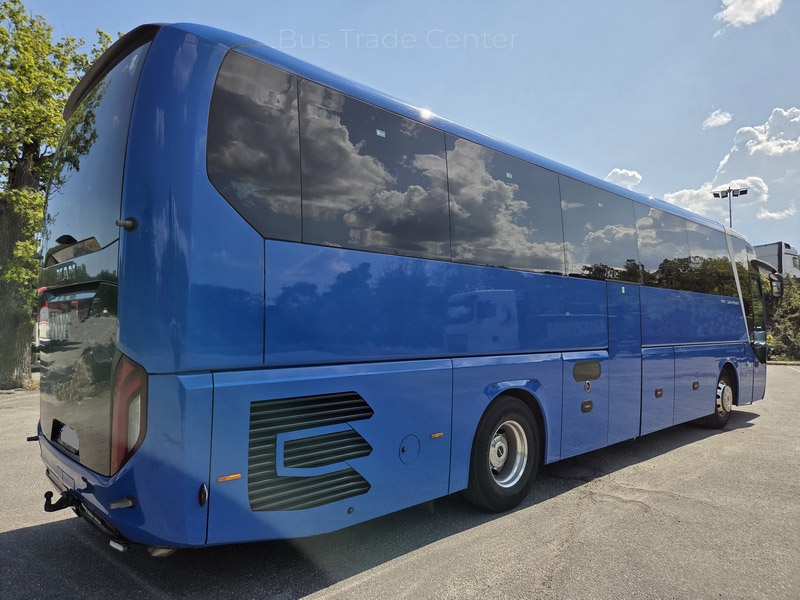 MAN LION'S COACH