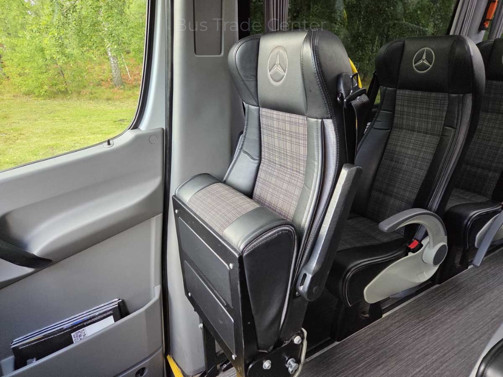 MERCEDES SPRINTER 516 CDI // 24seats